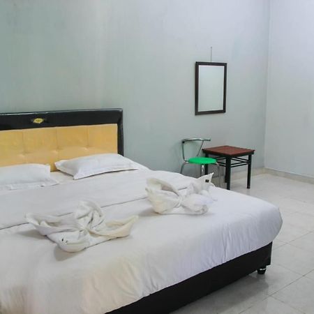Pondok Wisata dan Restoran Elim Waingapu Exterior foto