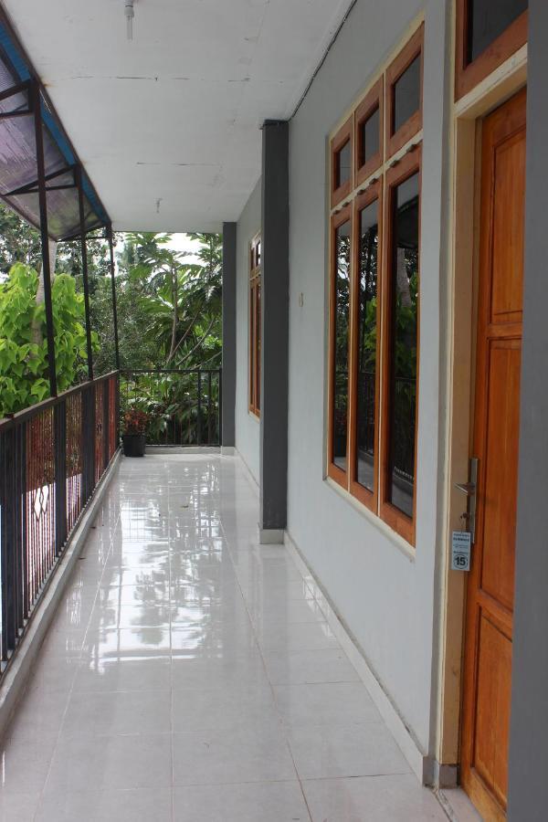 Pondok Wisata dan Restoran Elim Waingapu Exterior foto