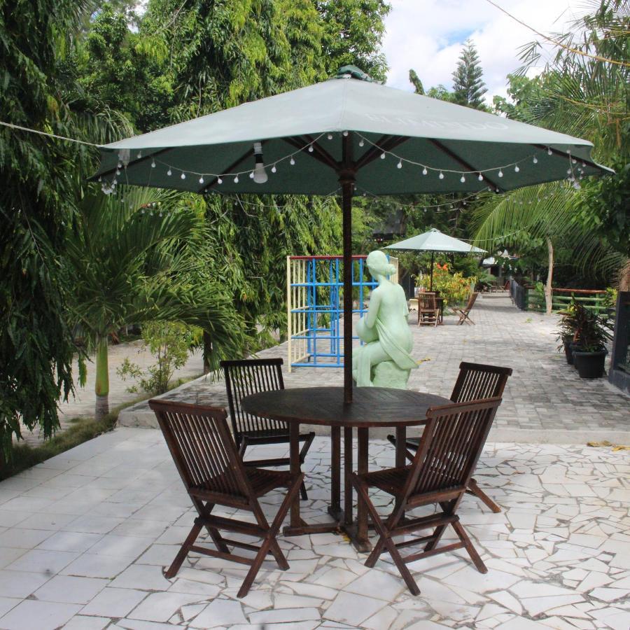 Pondok Wisata dan Restoran Elim Waingapu Exterior foto