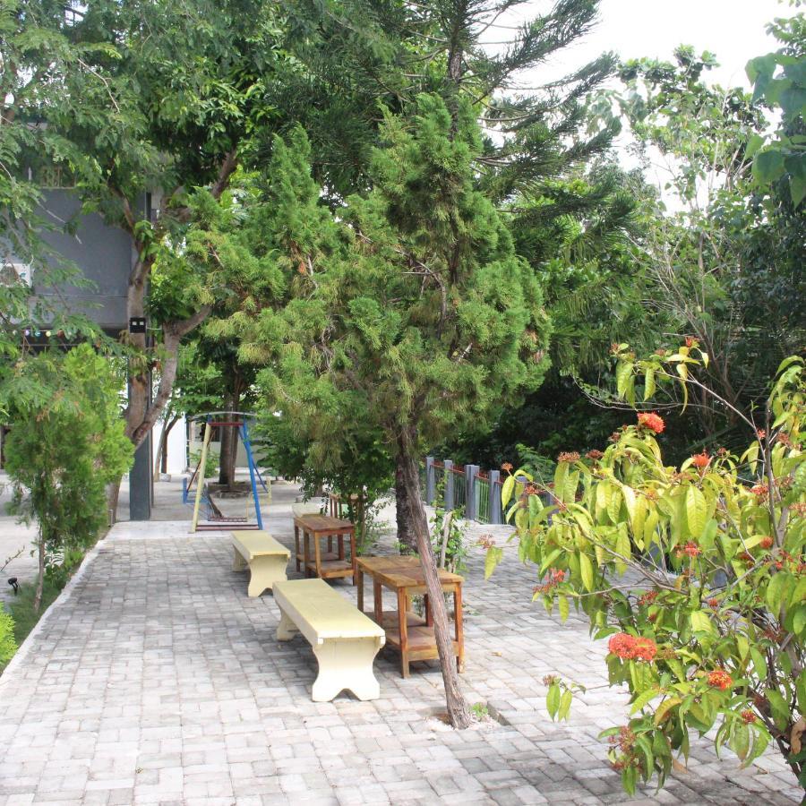 Pondok Wisata dan Restoran Elim Waingapu Exterior foto