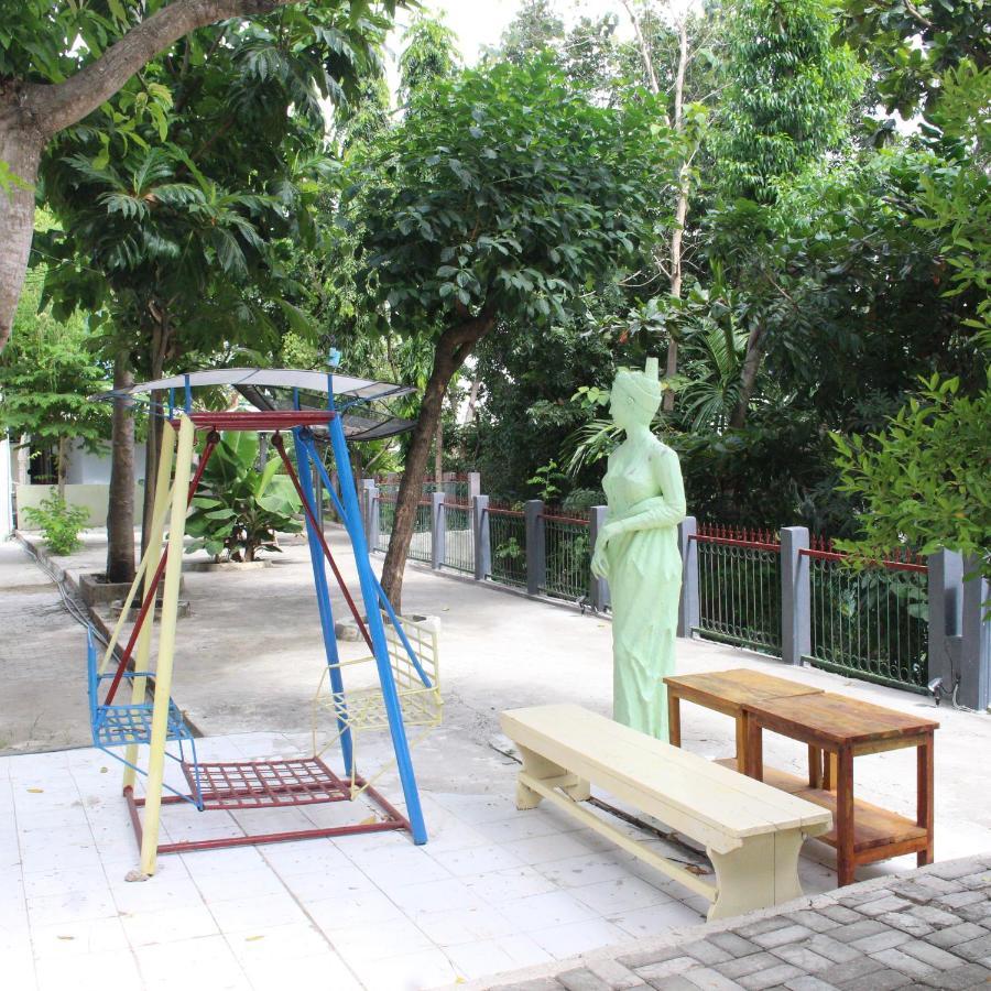Pondok Wisata dan Restoran Elim Waingapu Exterior foto