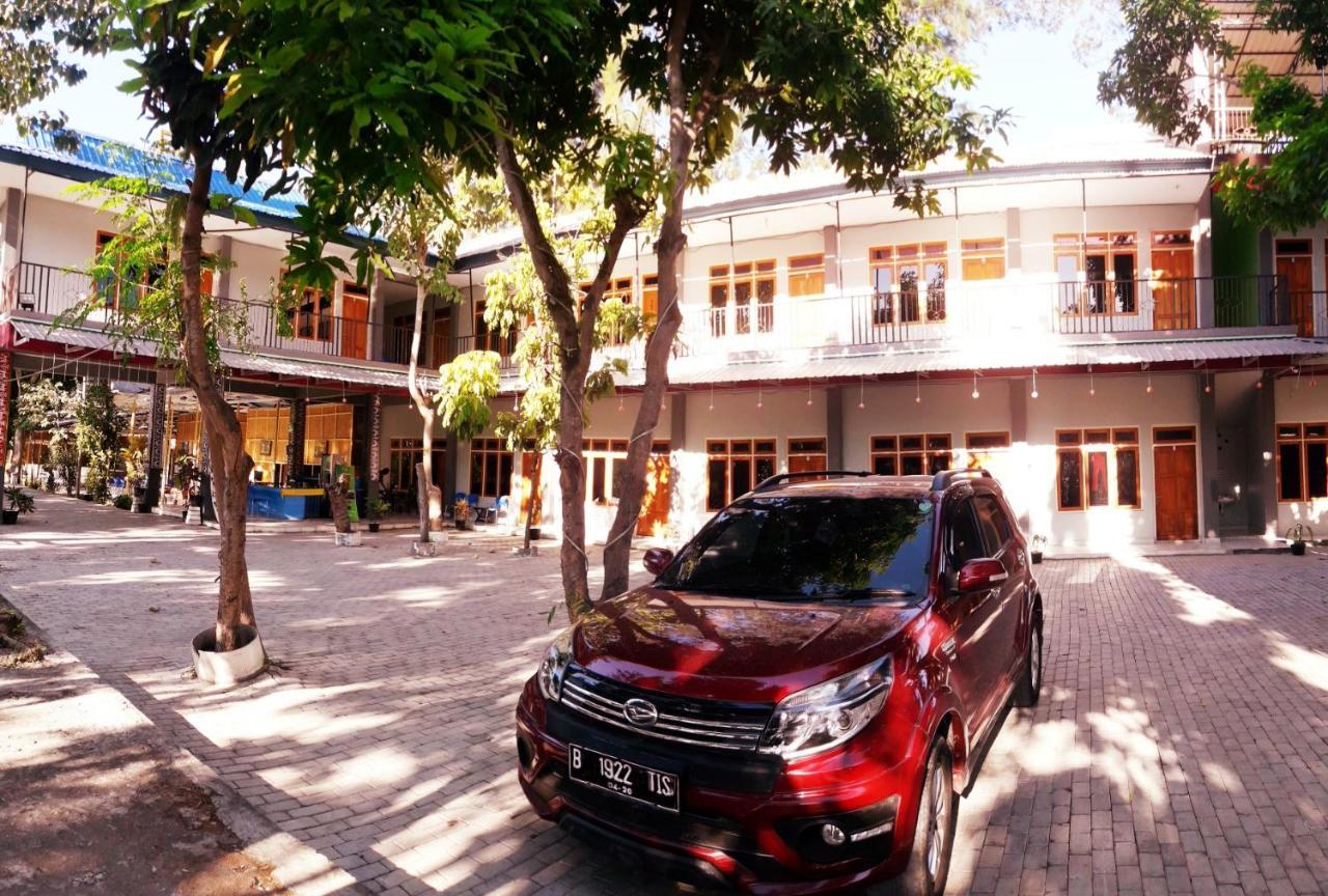 Pondok Wisata dan Restoran Elim Waingapu Exterior foto