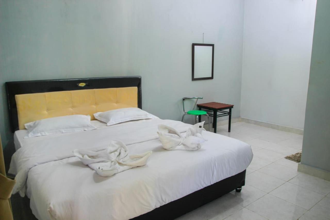 Pondok Wisata dan Restoran Elim Waingapu Exterior foto