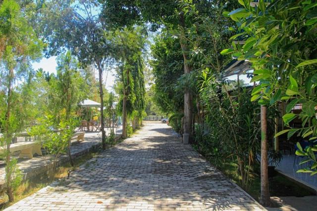 Pondok Wisata dan Restoran Elim Waingapu Exterior foto